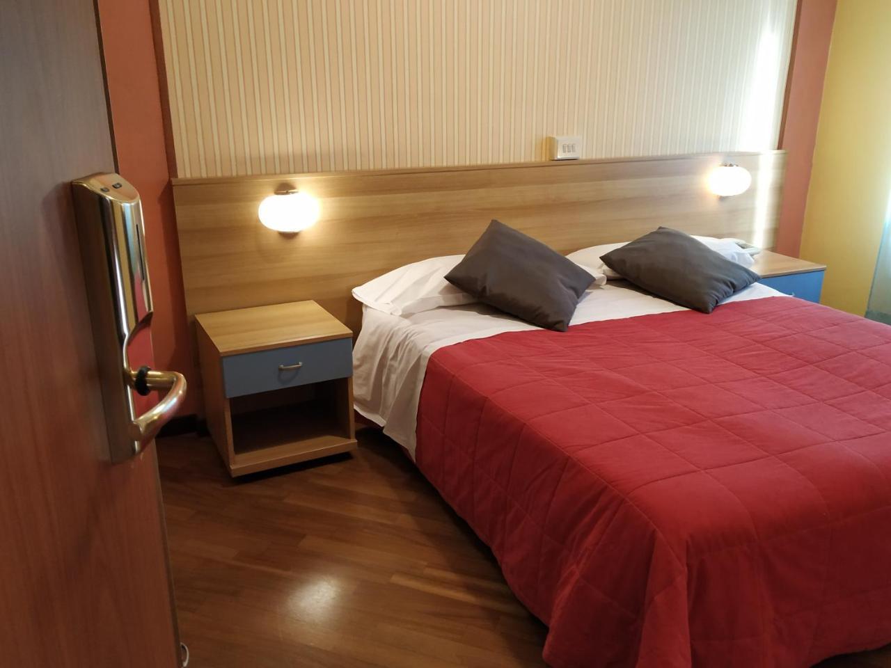 Augusta Albergo B&B 카모글리 외부 사진