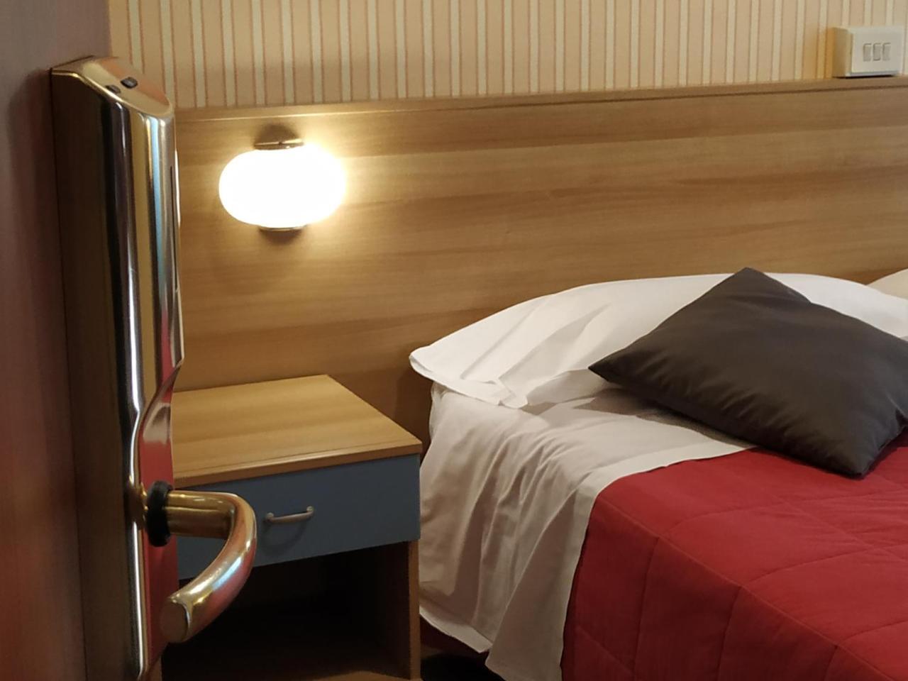 Augusta Albergo B&B 카모글리 외부 사진