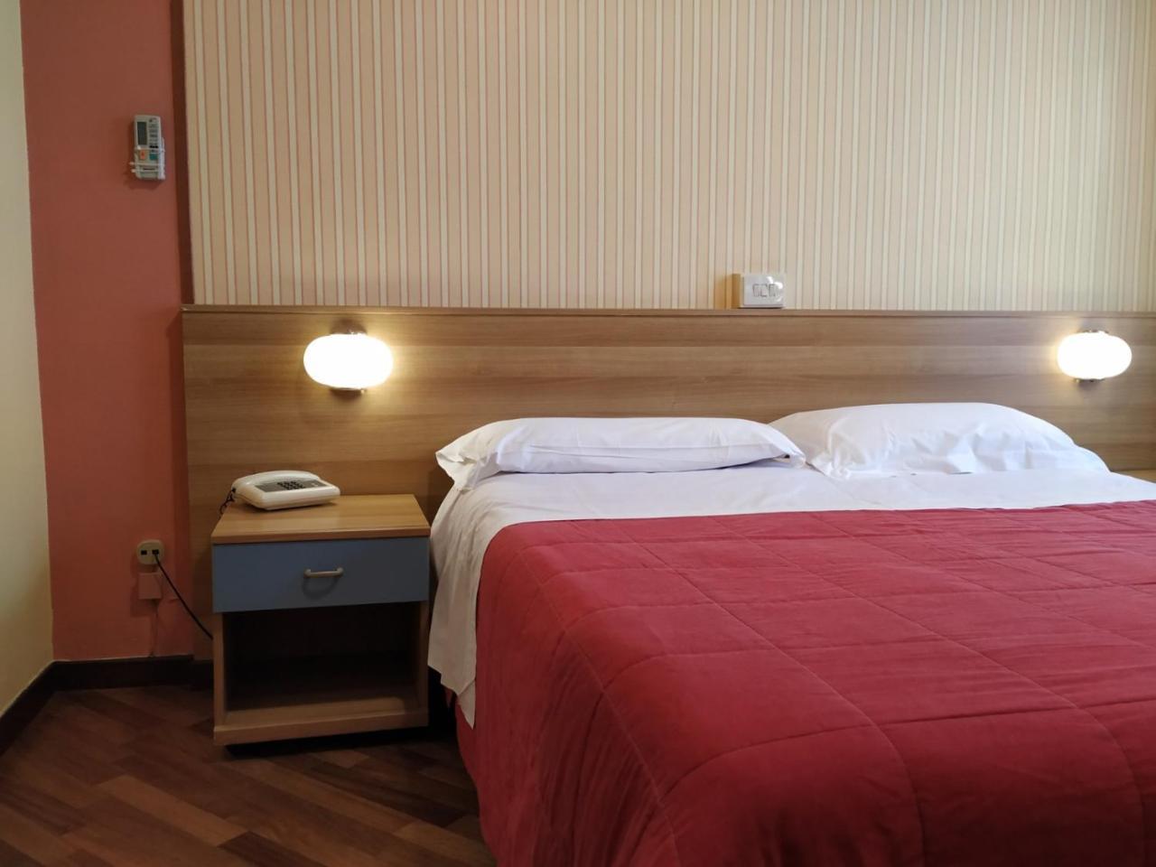 Augusta Albergo B&B 카모글리 외부 사진