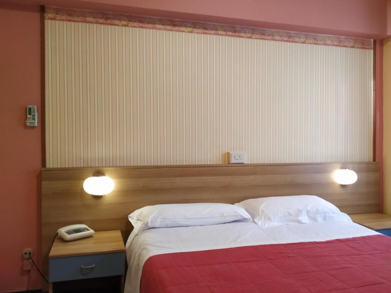 Augusta Albergo B&B 카모글리 외부 사진