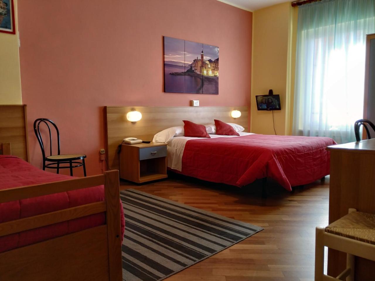 Augusta Albergo B&B 카모글리 외부 사진